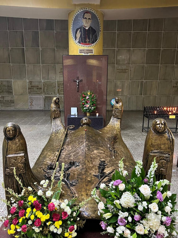 Sant'Egidio in El Salvador celebrates the memory of St Oscar Romero. A prayer in the cathedral to remember his message of peace that continues to speak to the present and future of the country